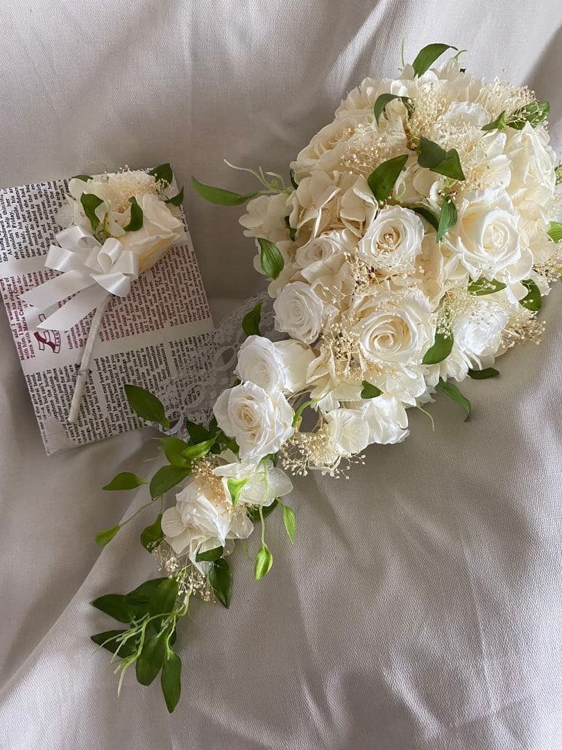 プリザーブドフラワーブーケ　ブートニア付き　キャスケード