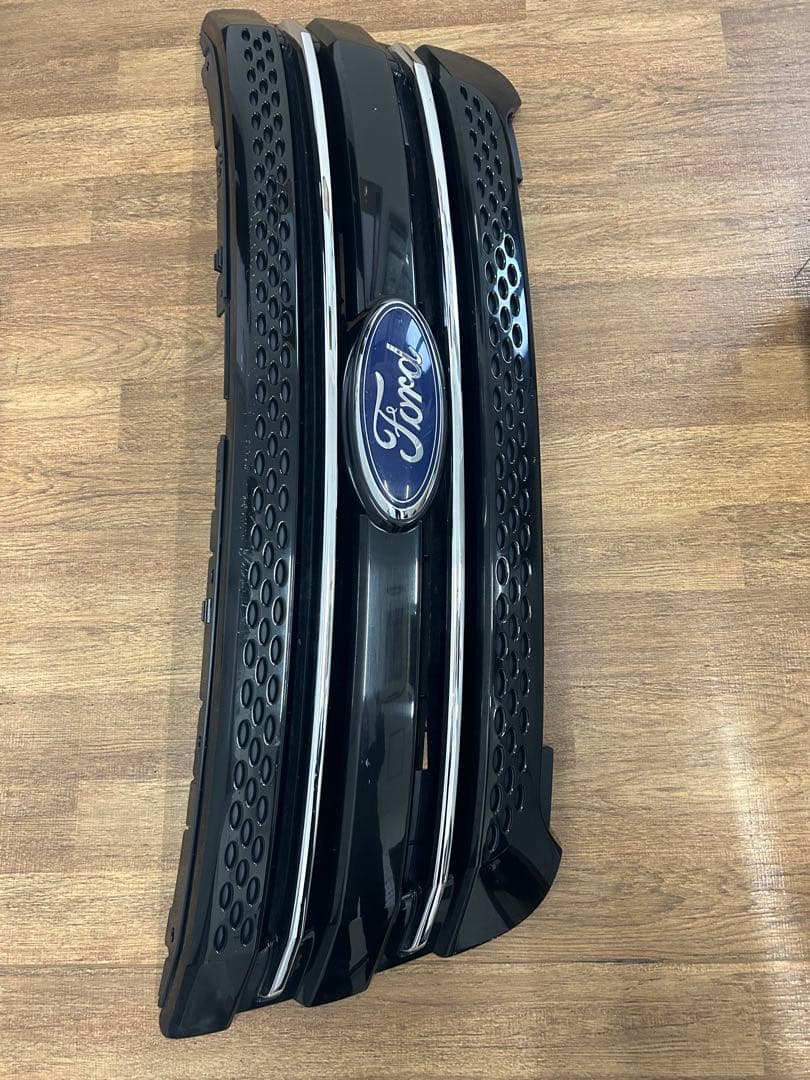 フォード　エクスプローラー　前期グリル 黒