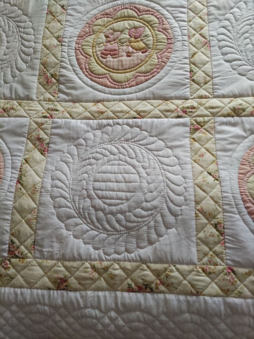 専用になりました。スーちゃんパッチワークキルトタペストリー