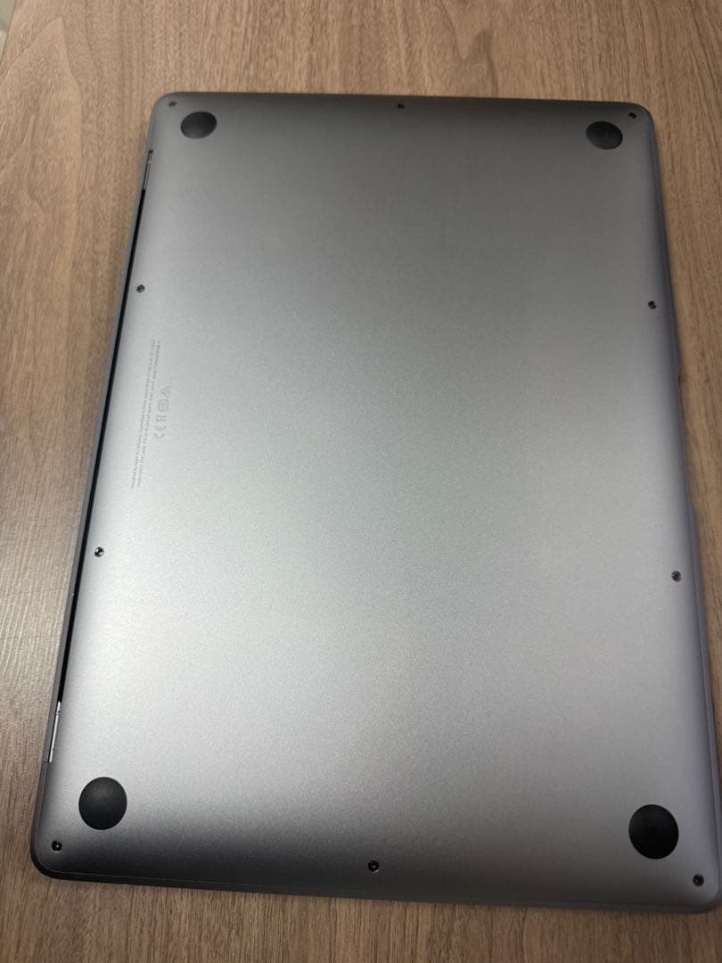 M1 MacBook Air バッテリー98% ほぼ使用感なし