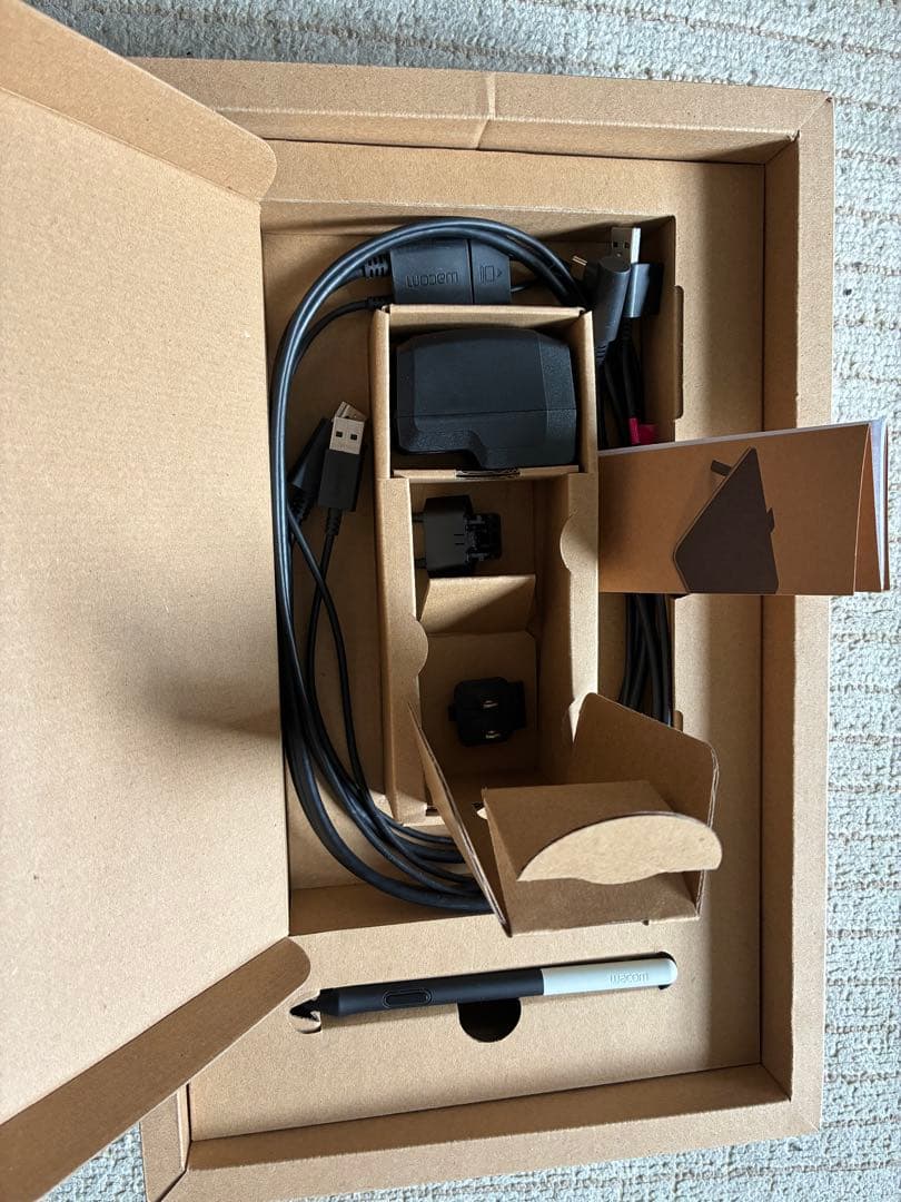 Wacom(ワコム) 13.3インチ 液タブOne 液晶ペンタブレット 13