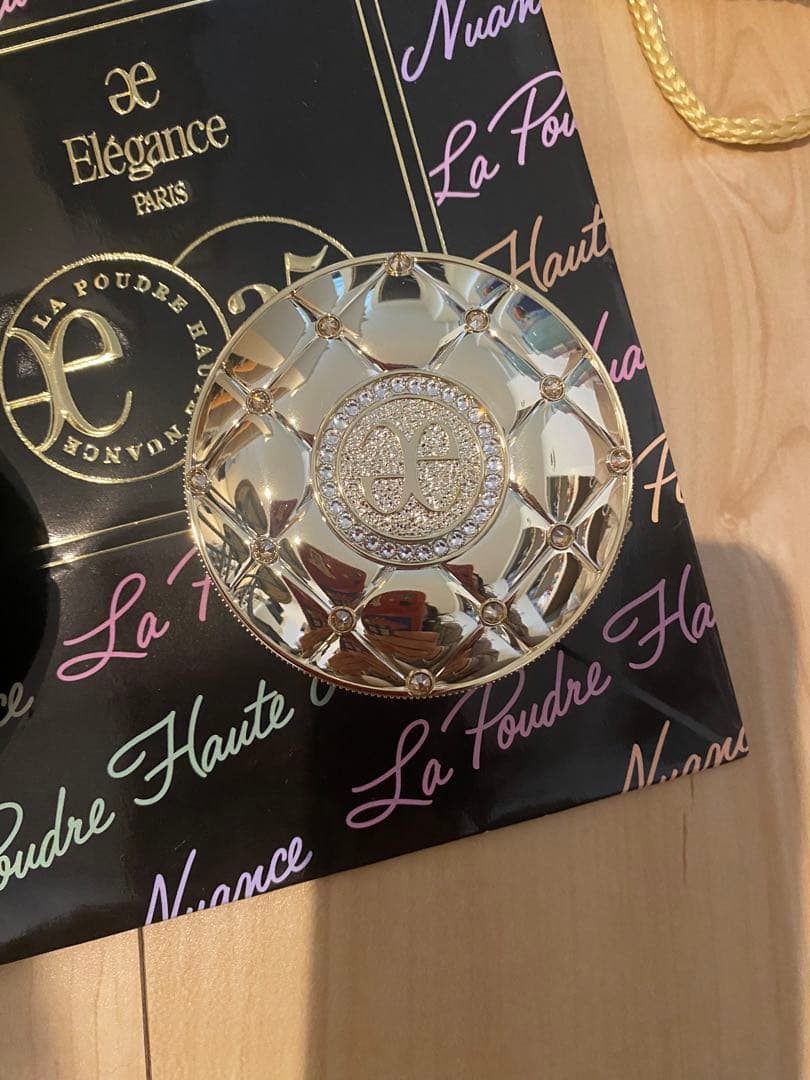 Elegance 35周年記念コンパクト　プードルパウダー付き