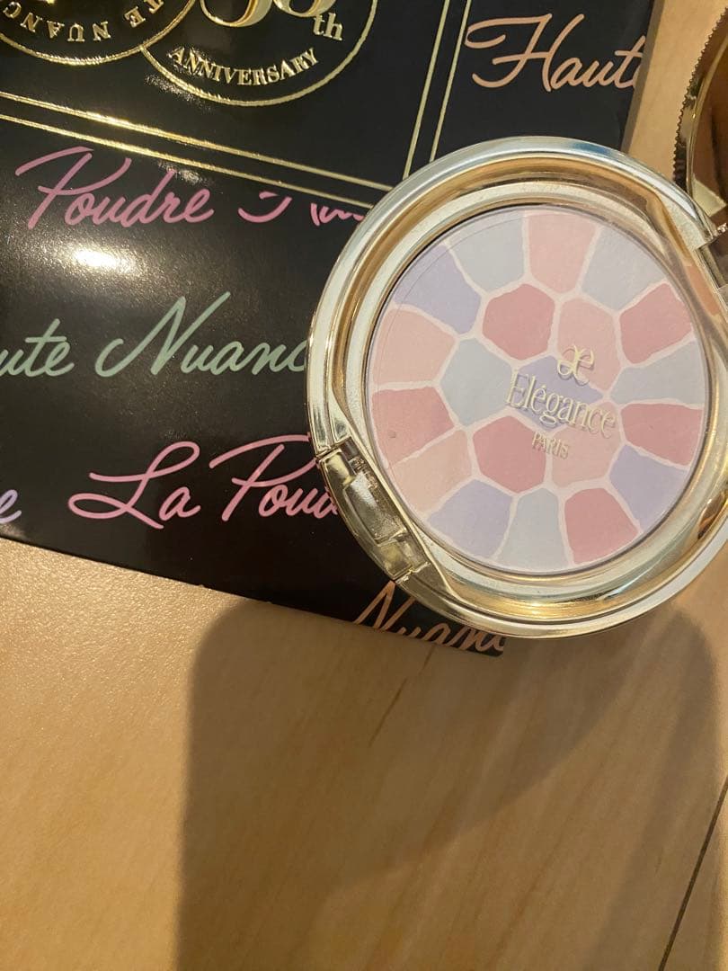 Elegance 35周年記念コンパクト　プードルパウダー付き