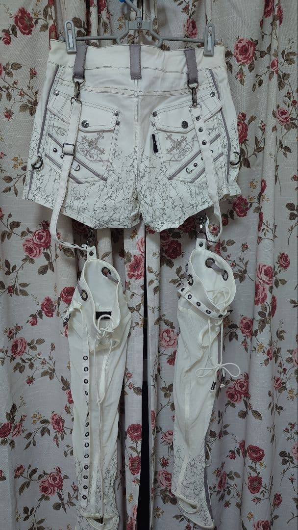 【ozz croce】レッグカバー付ショートパンツ ホワイト