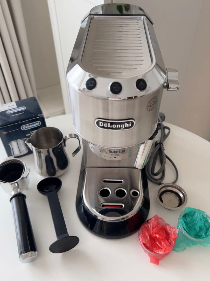 デロンギ デディカ エスプレッソ・カプチーノメーカー EC680M
