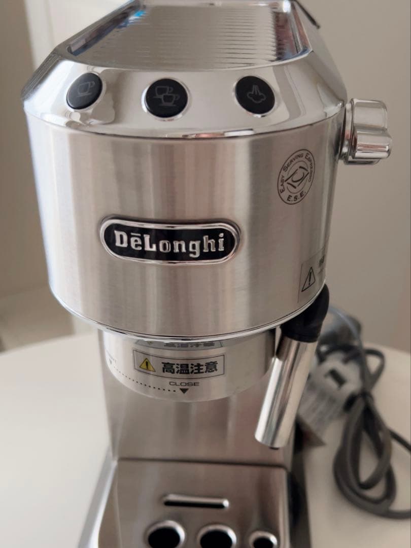 デロンギ デディカ エスプレッソ・カプチーノメーカー EC680M