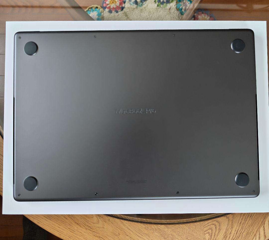 16インチ　MacBook Pro　M4 Maxチップ　36GB　1TB