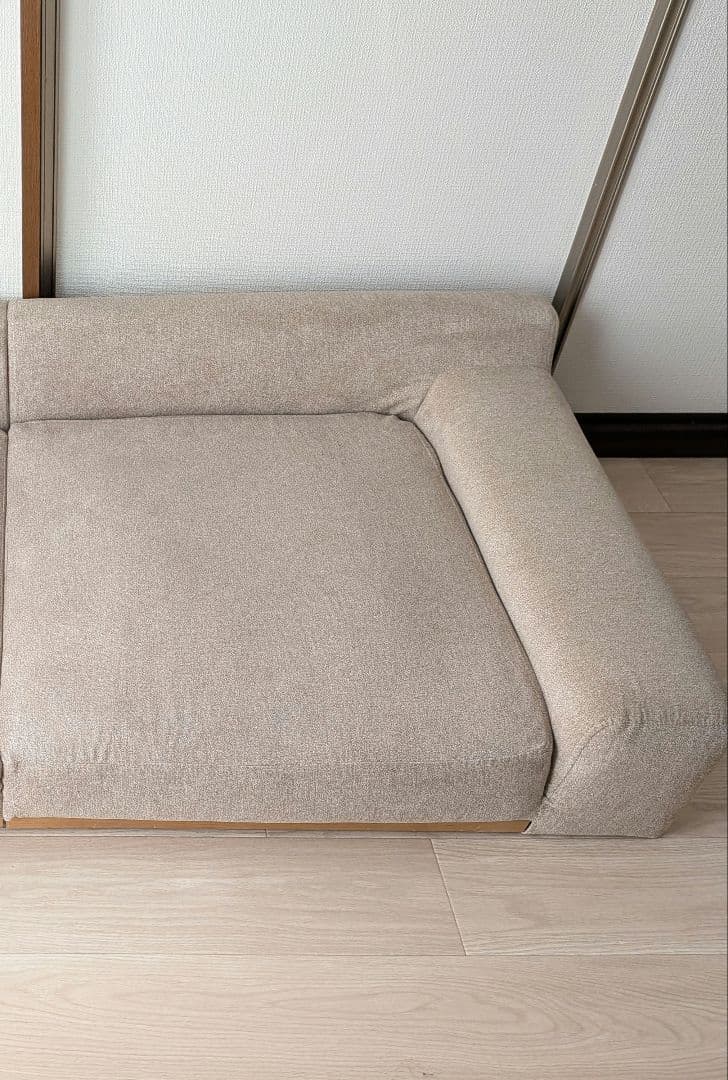 左肘側【座面広い‼️】ベージュファブリック2人掛けソファ