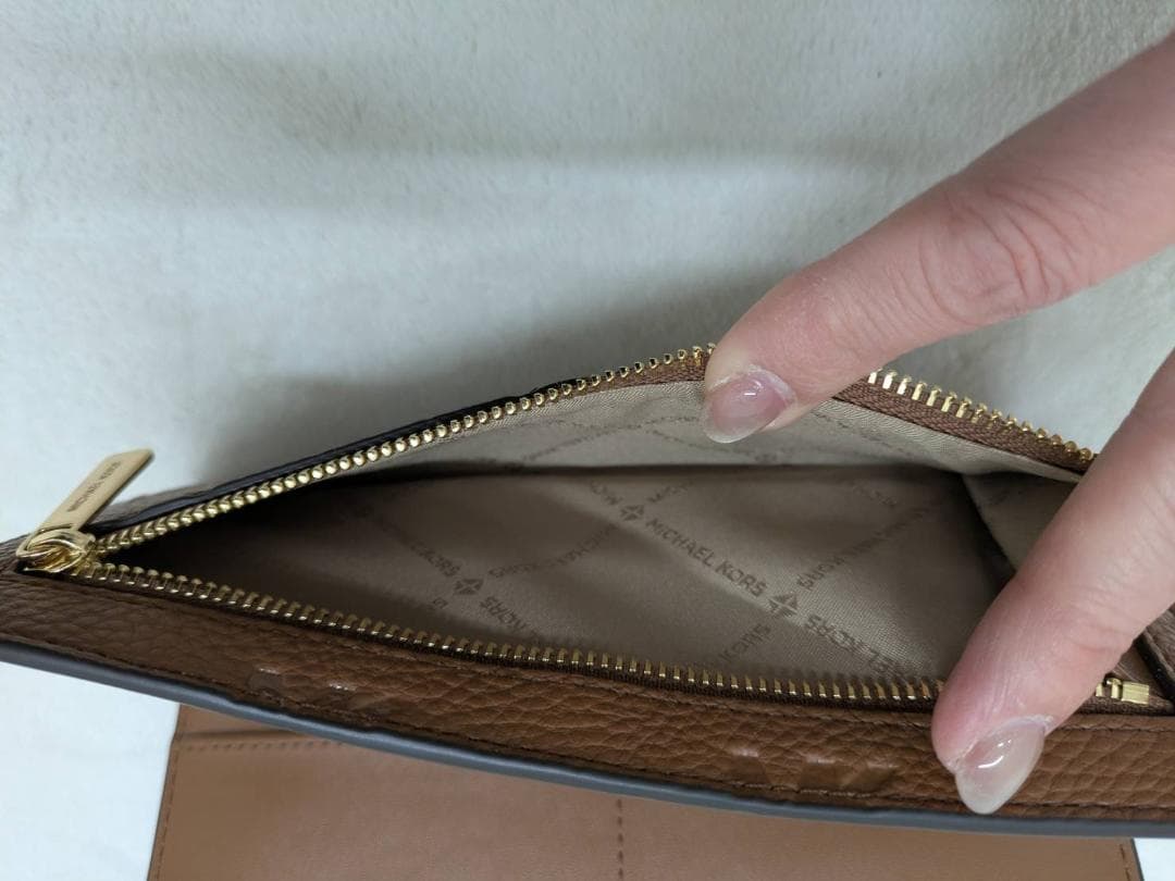 【新品未使用】マイケルコース CARSON　ロゴ デボス 長財布