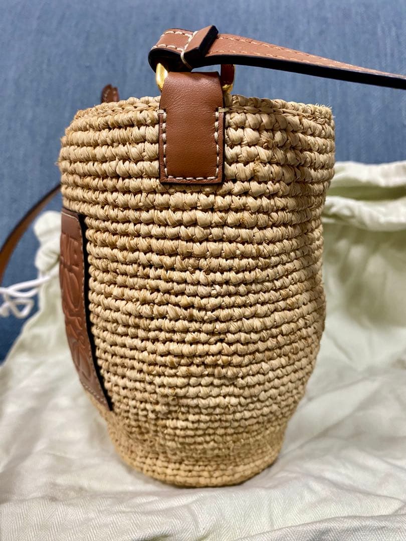 LOEWEロエベ　ポシェットバッグ　ショルダー斜めがけカゴバッグ　ラフィア