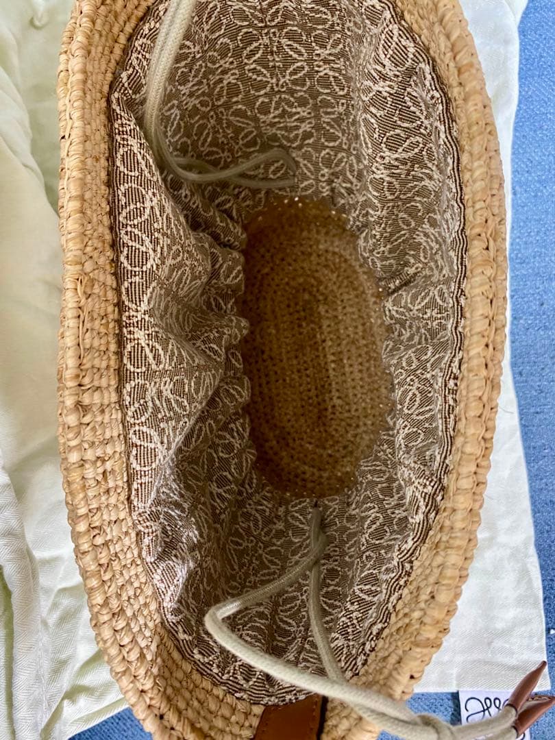 LOEWEロエベ　ポシェットバッグ　ショルダー斜めがけカゴバッグ　ラフィア