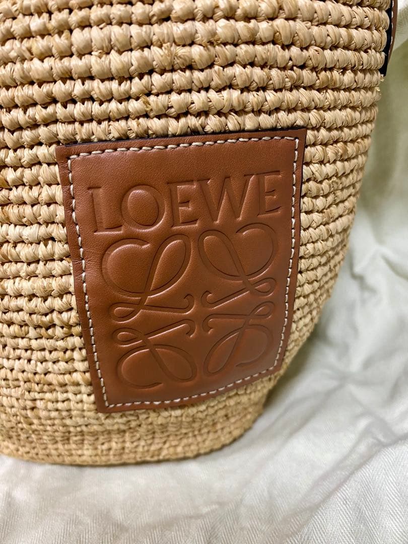 LOEWEロエベ　ポシェットバッグ　ショルダー斜めがけカゴバッグ　ラフィア