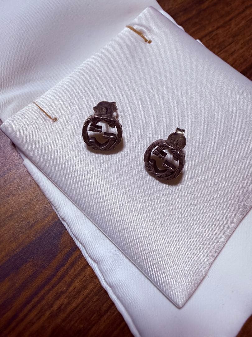 GUCCI シルバーメタル ピアス(両耳用)