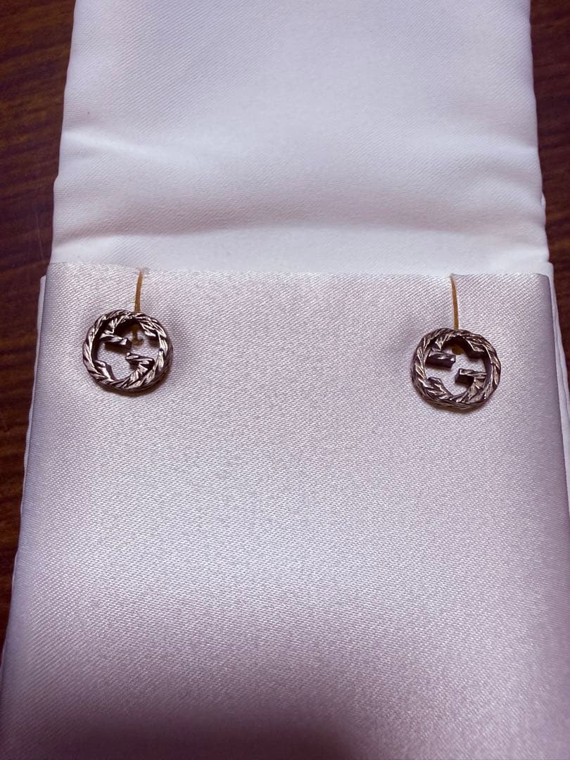 GUCCI シルバーメタル ピアス(両耳用)