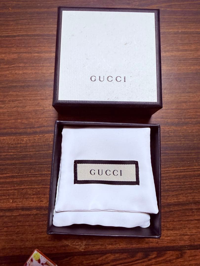 GUCCI シルバーメタル ピアス(両耳用)