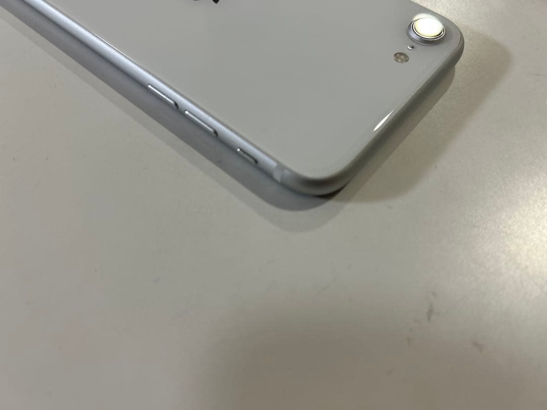 【美品‼️】iPhone SE 第2世代　64GB ホワイト