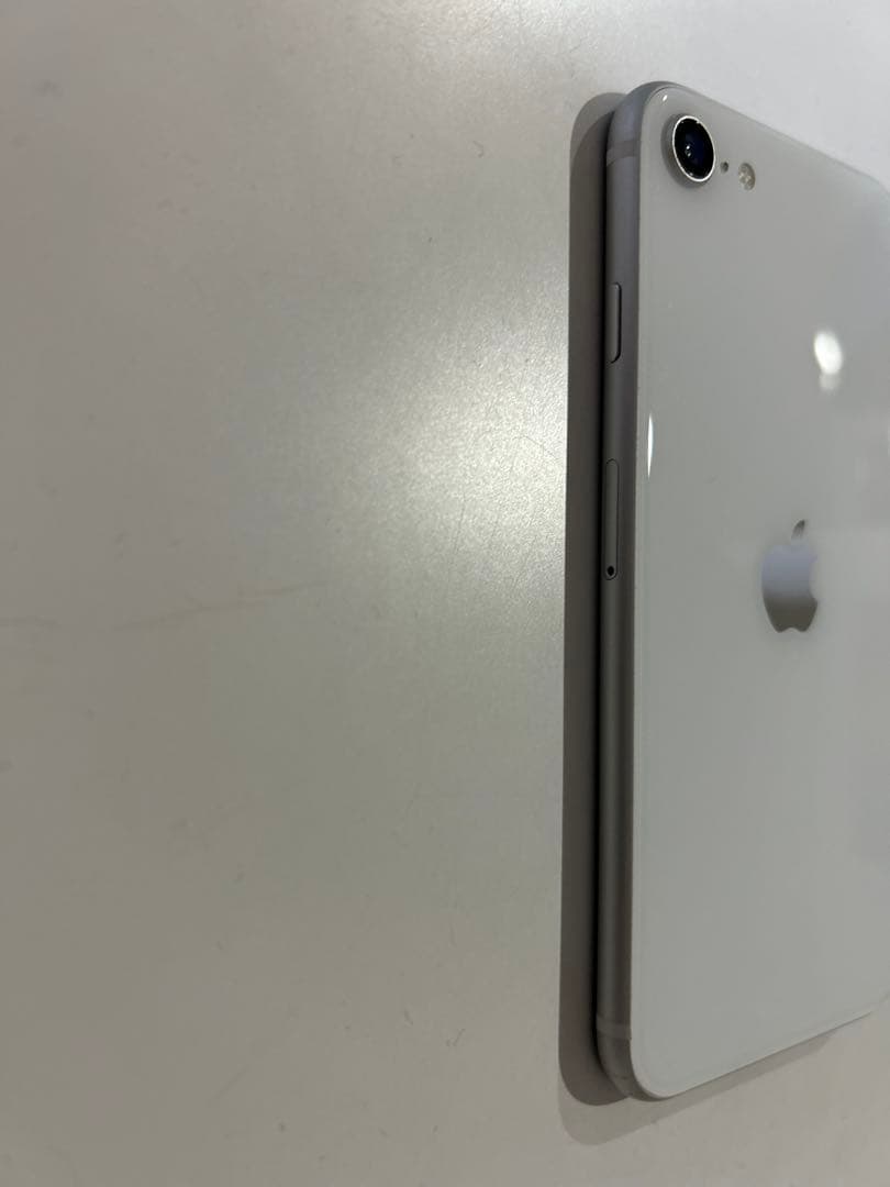 【美品‼️】iPhone SE 第2世代　64GB ホワイト