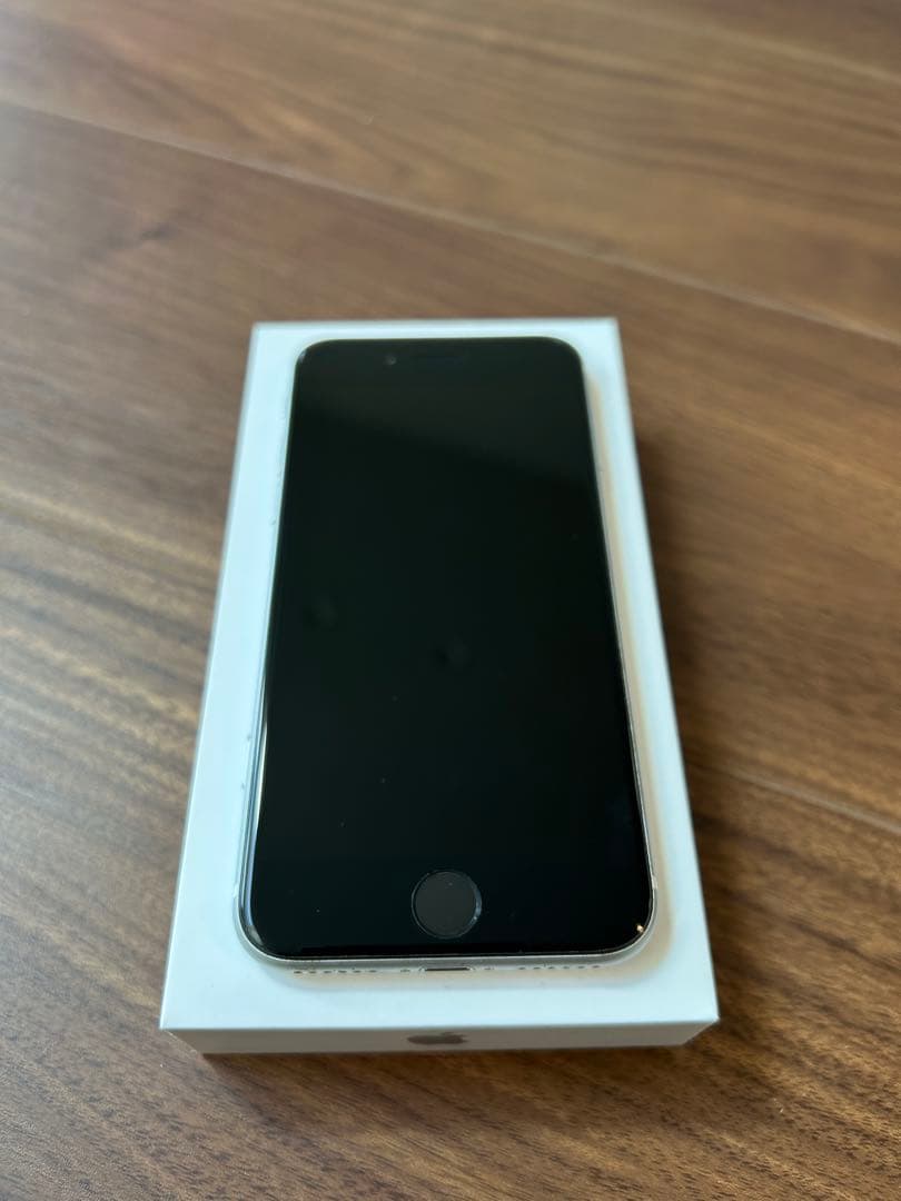 iPhoneSE 第二世代　ホワイト64GB