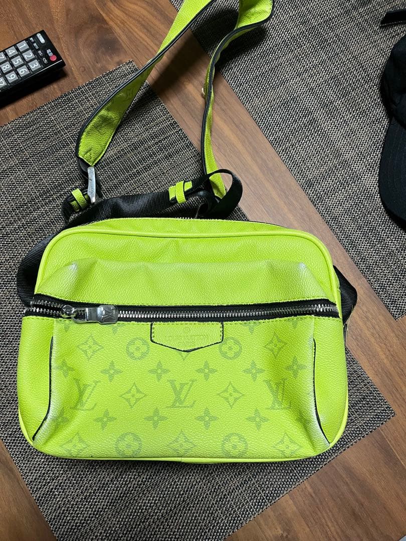 LOUIS VUITTON ルイ ヴィトン　バムバッグ アウトドア　グリーン