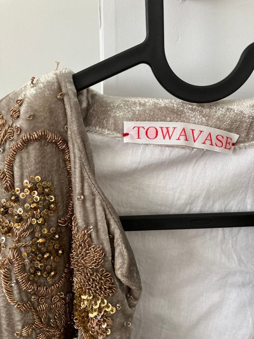 TOWAVASE シルバー ビーズ刺繍 カーディガン