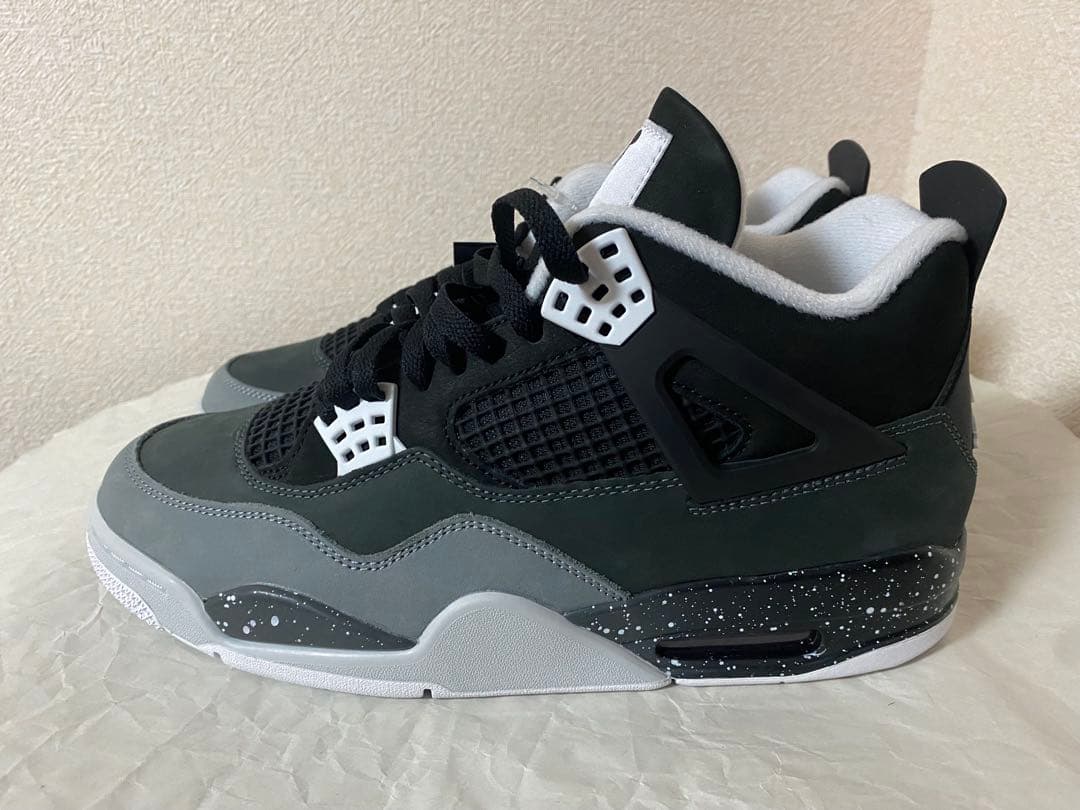 新品 AIR JORDAN 4 RETRO BLACK/WHITE ハイカット