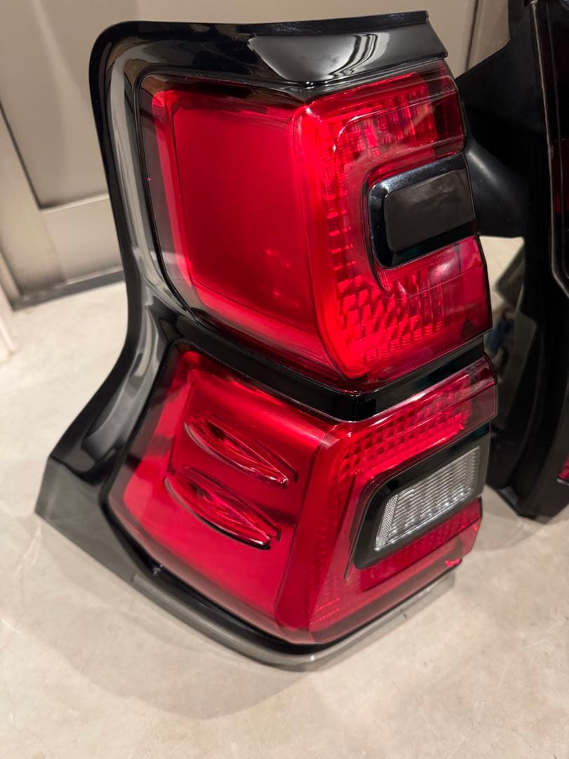 トヨタ★ランドクルーザープラド150★VLANDテールランプ