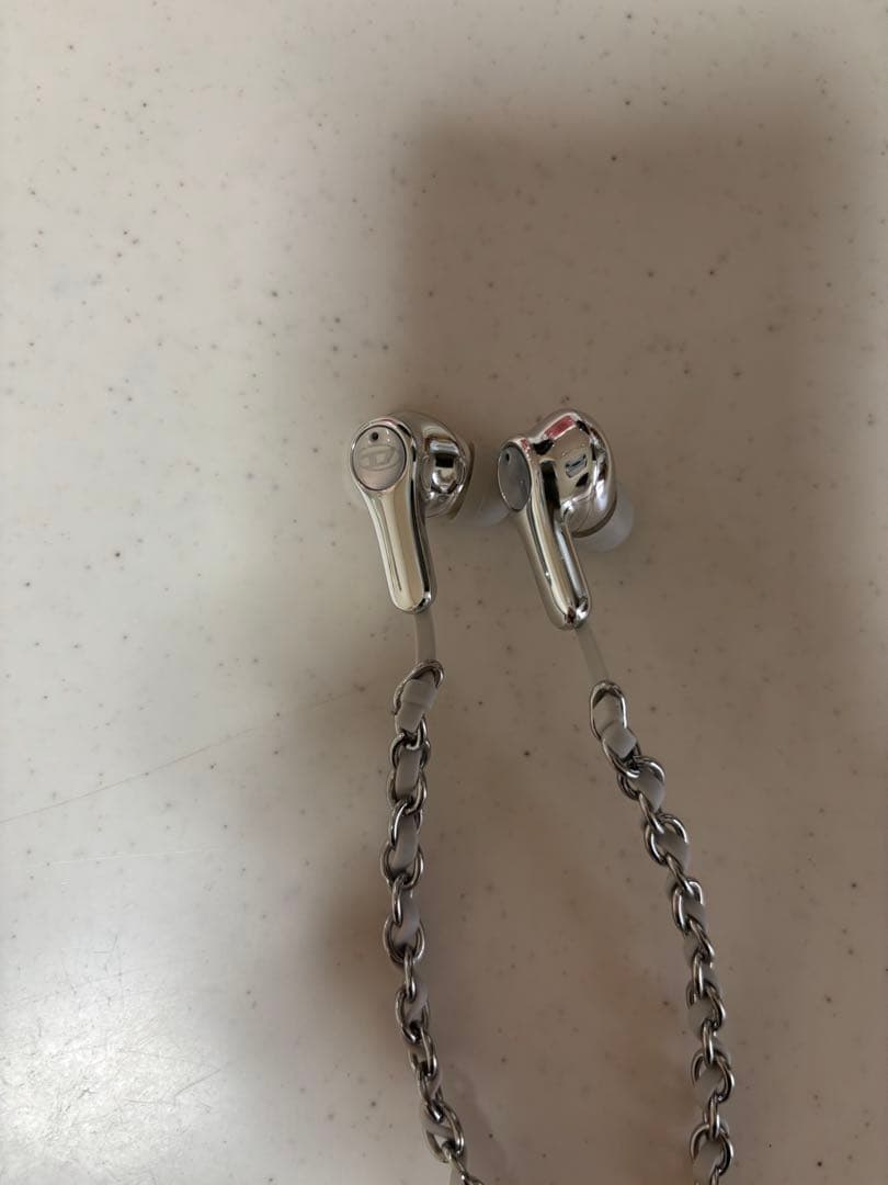 シルバー ツイストデザイン 有線イヤホン