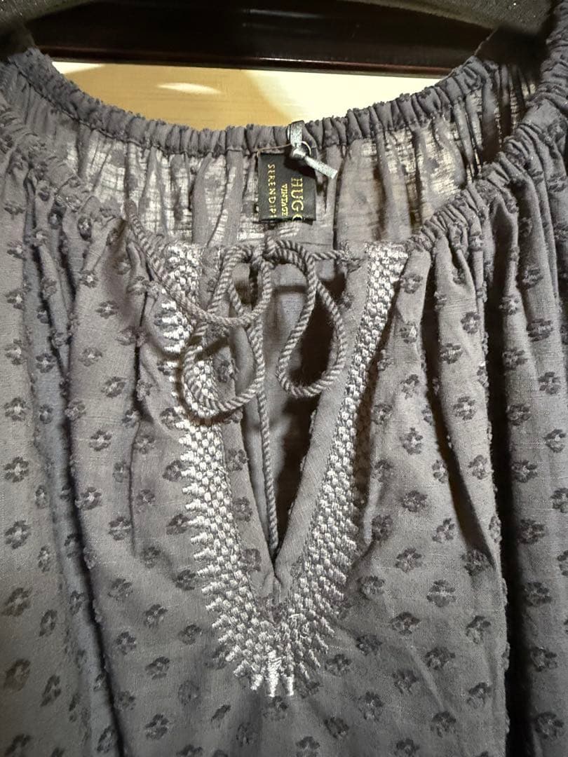 HugOWar トップス 未使用