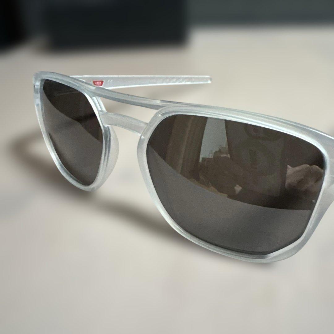 オークリー　LATCH BETA サングラス　プリズムミラーレンズ