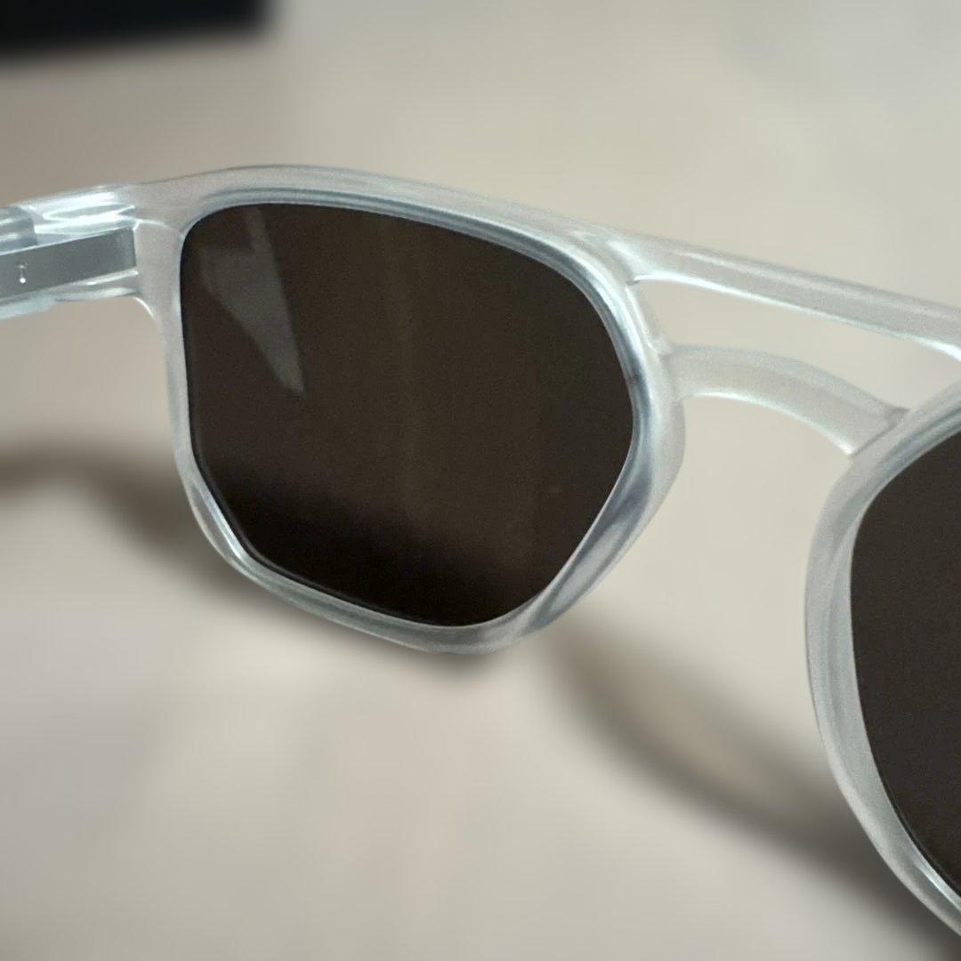 オークリー　LATCH BETA サングラス　プリズムミラーレンズ