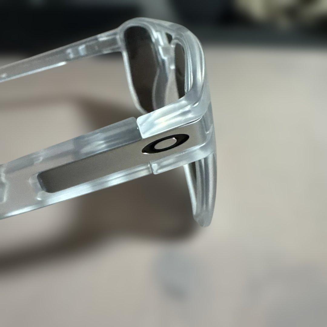 オークリー　LATCH BETA サングラス　プリズムミラーレンズ