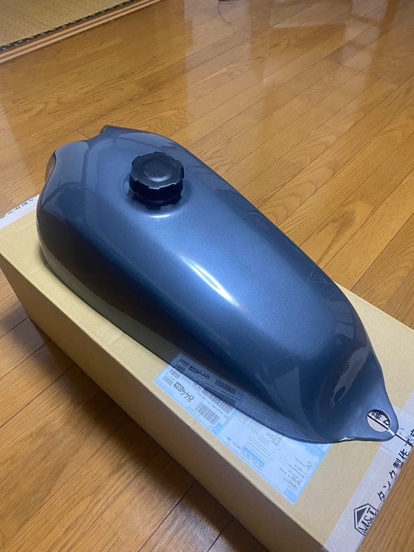 sr400 社外タンク ナロータンク