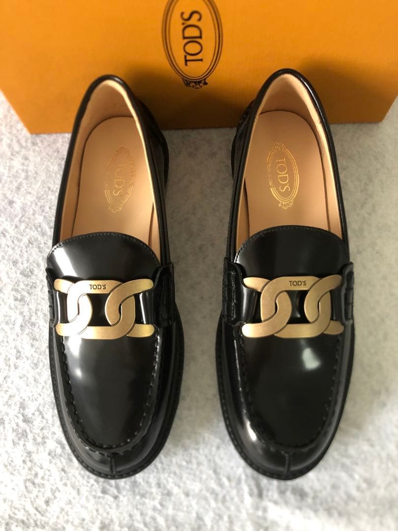 TOD'S　トッズ　靴　ケイトローファー チェーン　革靴　23