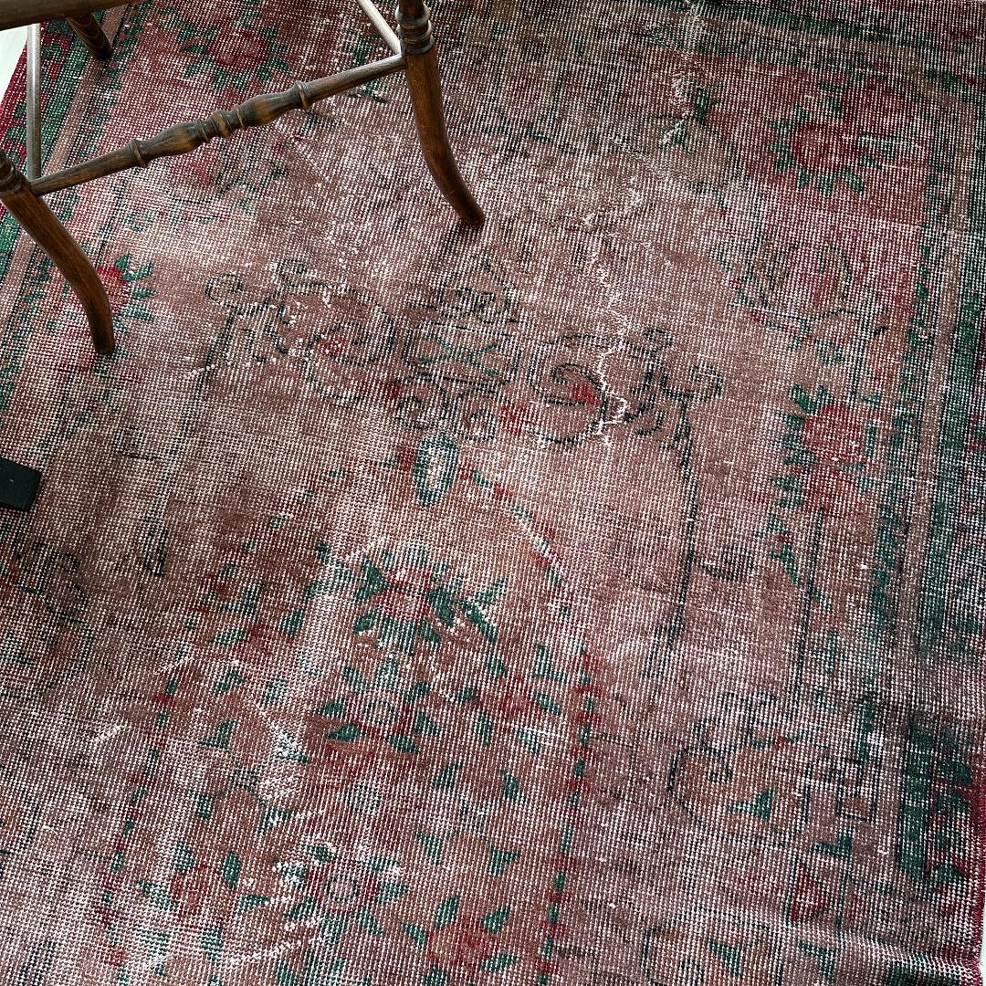 トルコヴィンテージラグA54 レア ブラウン オーバーダイラグ レッド グリーン