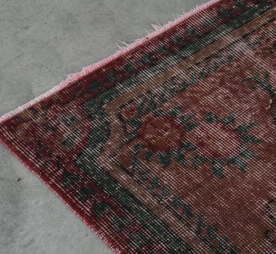 トルコヴィンテージラグA54 レア ブラウン オーバーダイラグ レッド グリーン