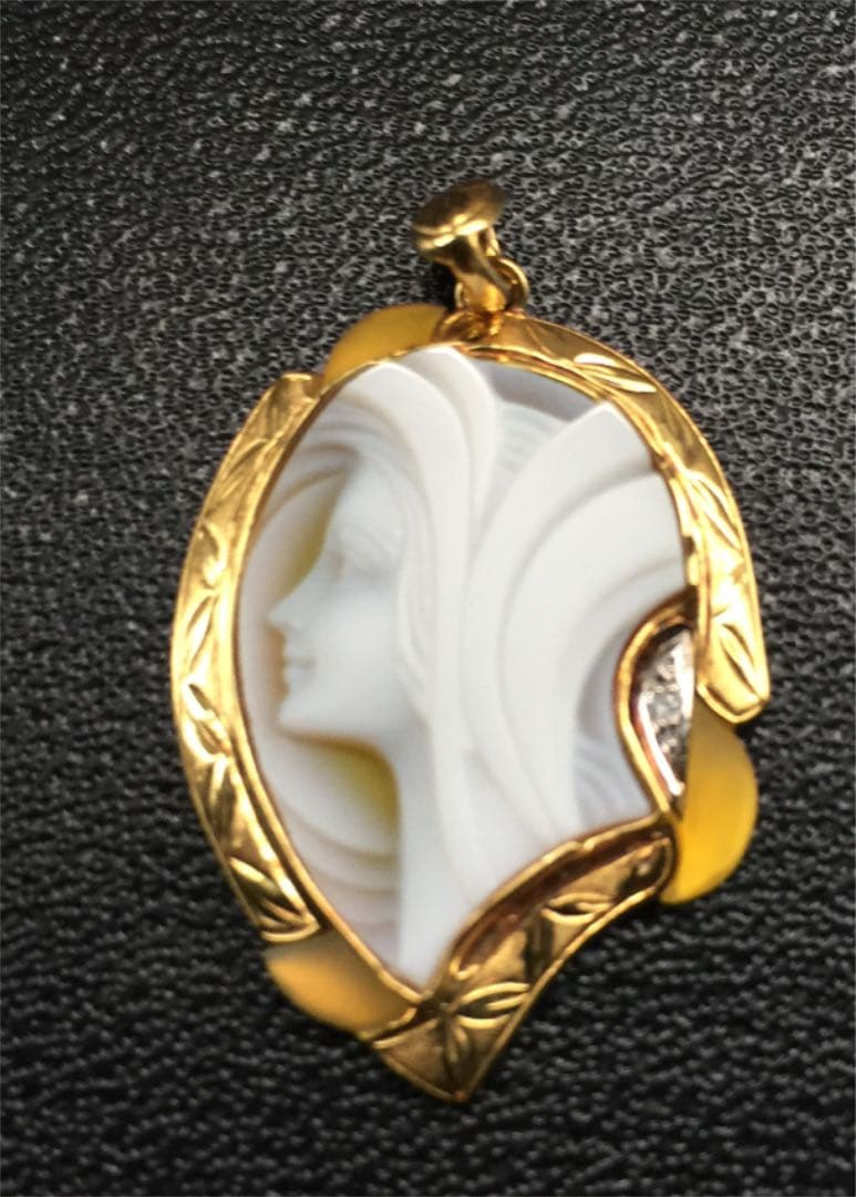 カメオブローチ