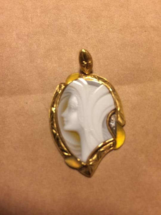 カメオブローチ