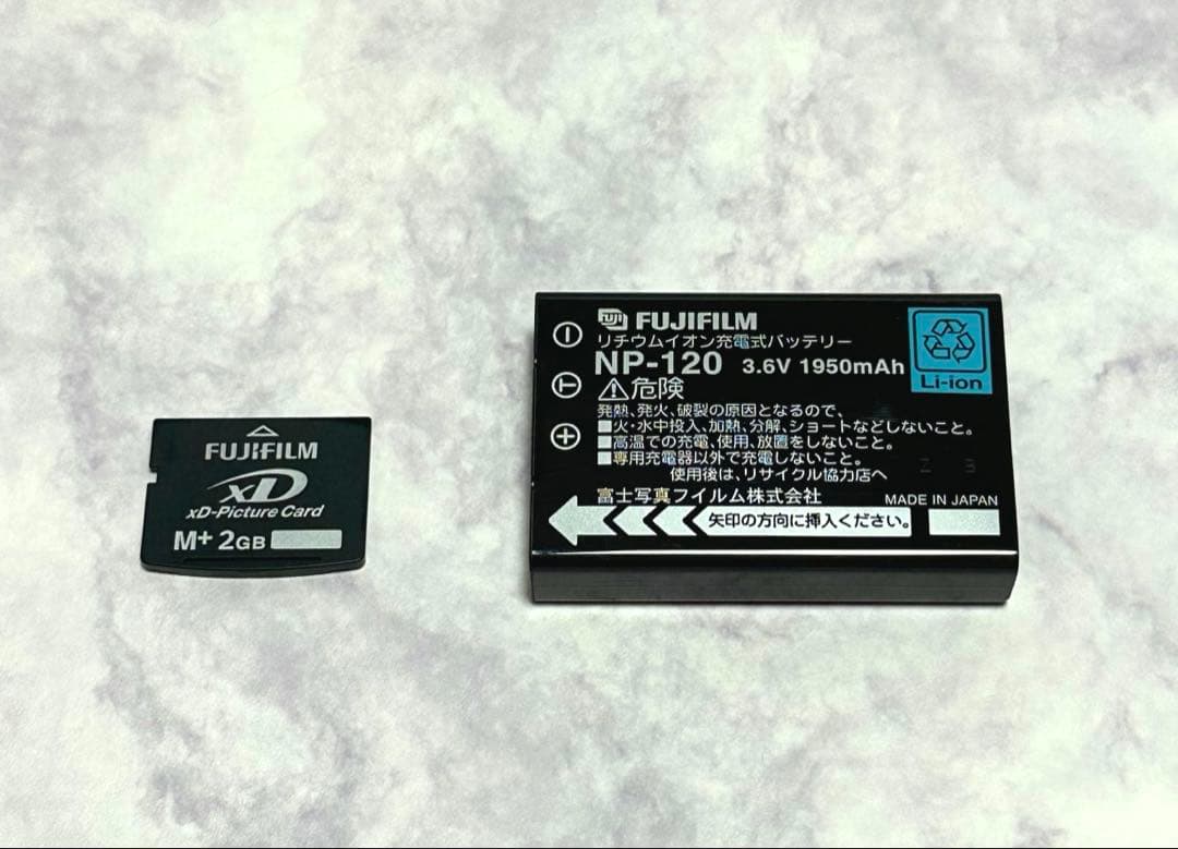 Fujifilm FinePix F11 6.3メガ　デジカメ　セット