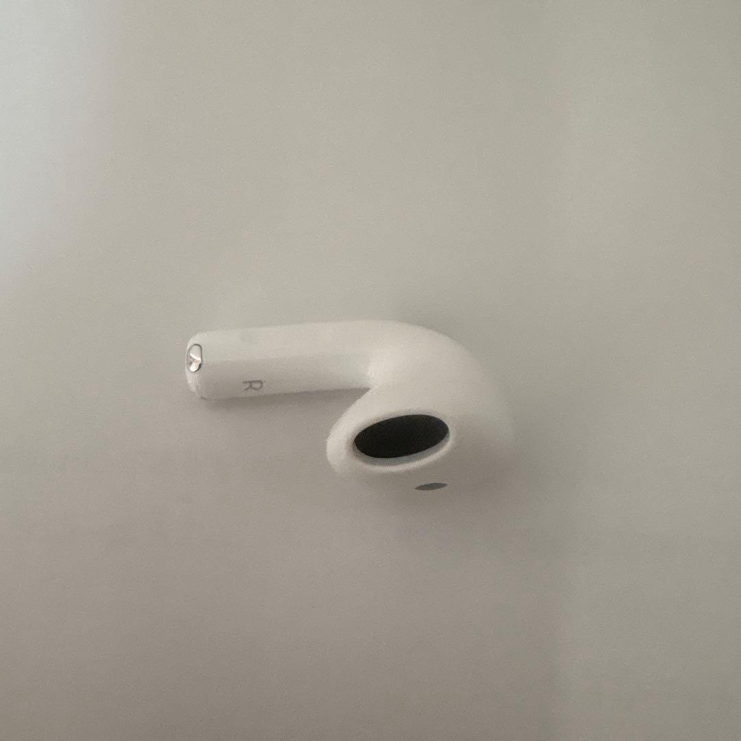 AirPods 4 （ノイズキャンセリングなし）即日配送可能　配送料込み　値下げ