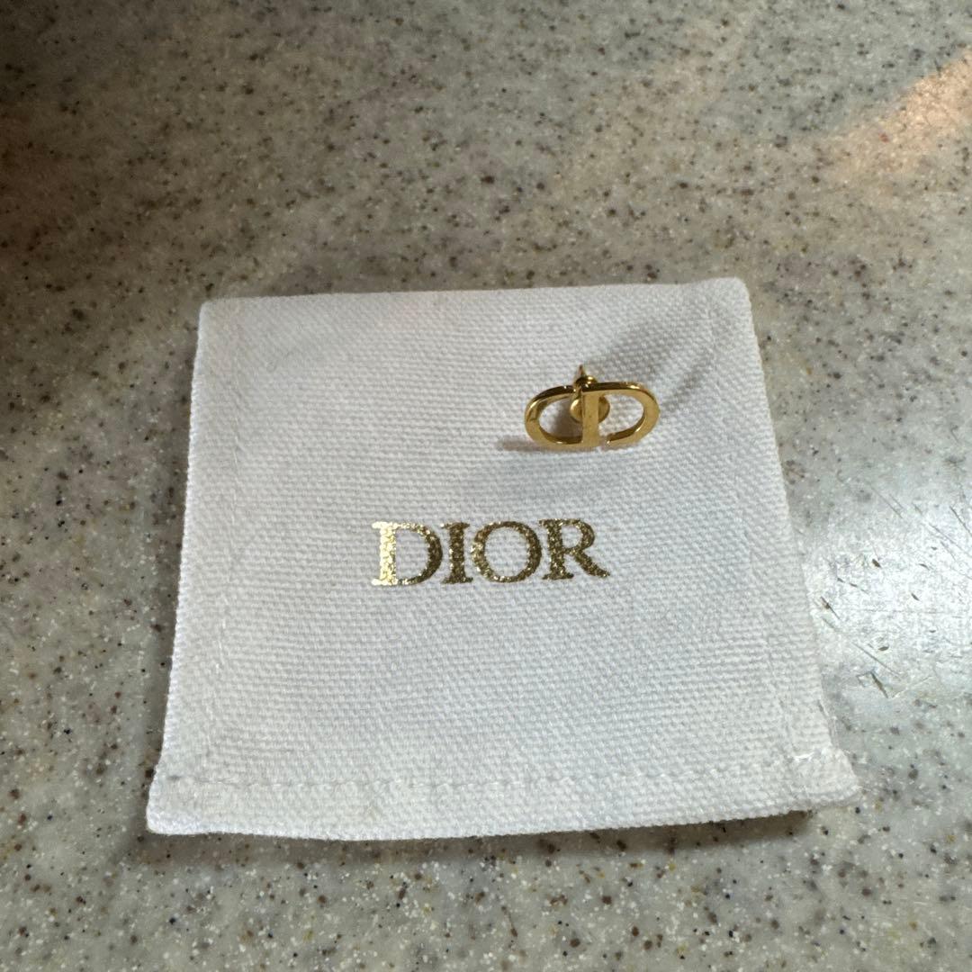 Diorピアス