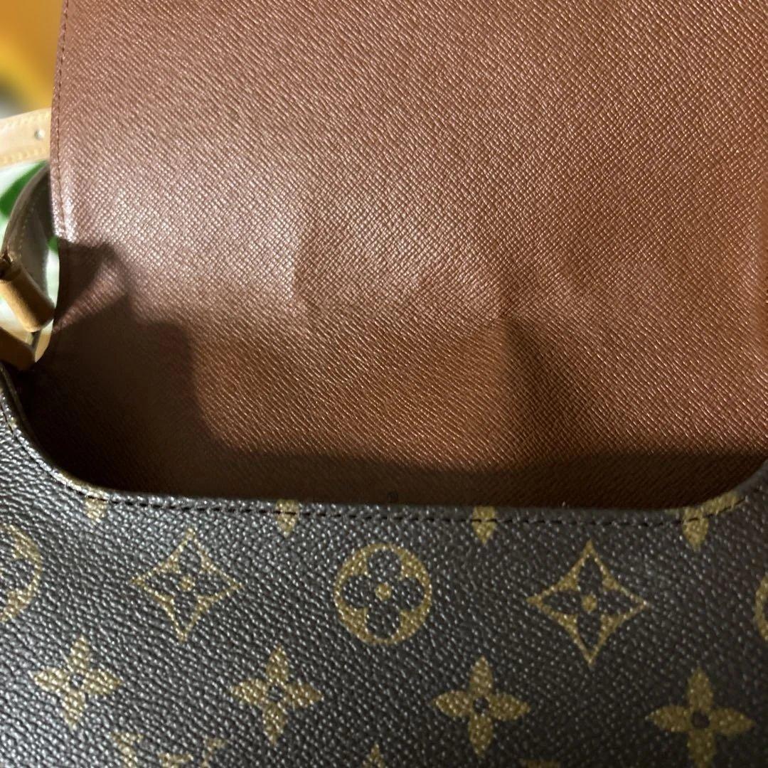 ルイ・ヴィトン　小さなショルダーバック　ピアです。