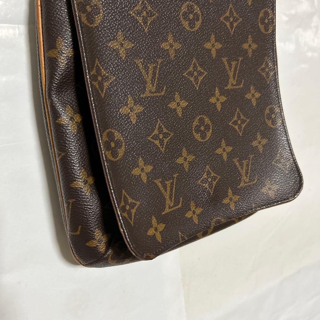 ルイ・ヴィトン　小さなショルダーバック　ピアです。