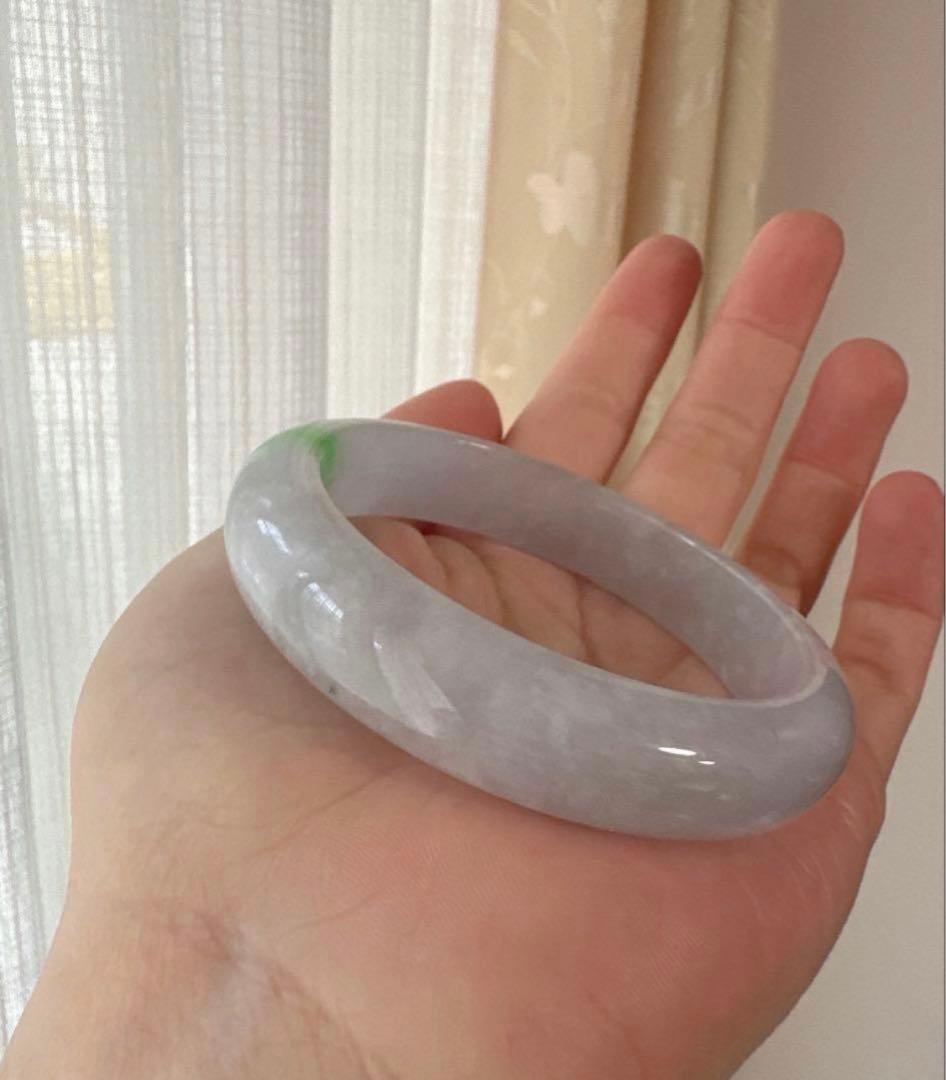 翡翠ヒスイバングル 薄いグレーとグリーンポイントのグラデーション 値下げました‼️