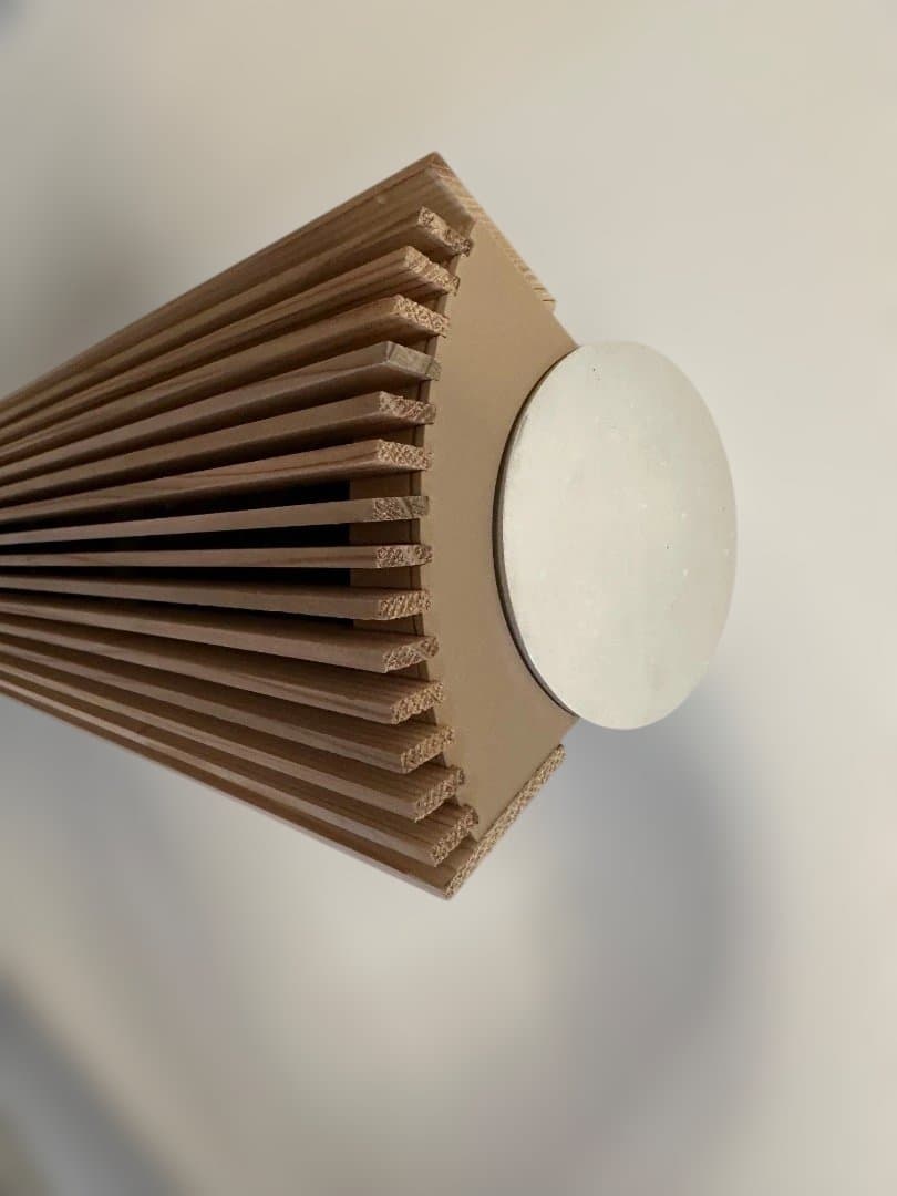 Bang & Olufsen BeoLab 8000スピーカー用の木製カバ