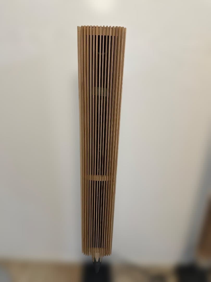 Bang & Olufsen BeoLab 8000スピーカー用の木製カバ