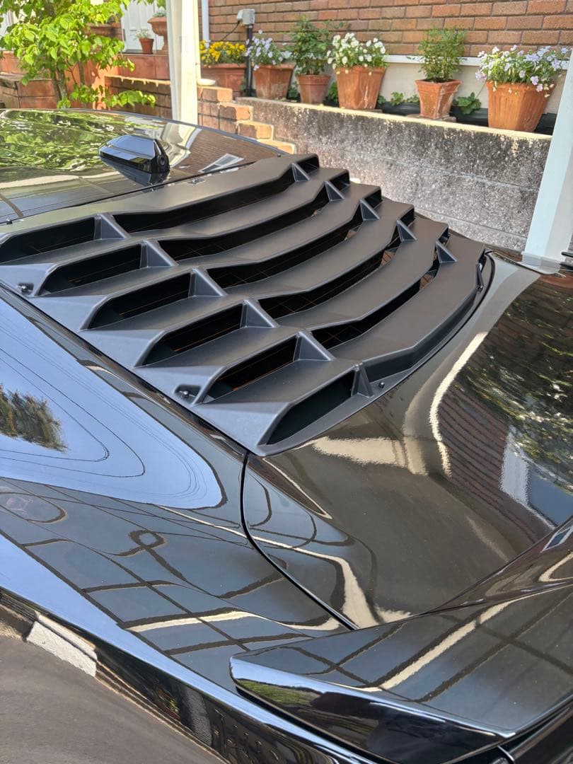 お正月セール　送料込み！　シボレー　カマロSS リアウィンドウルーバー