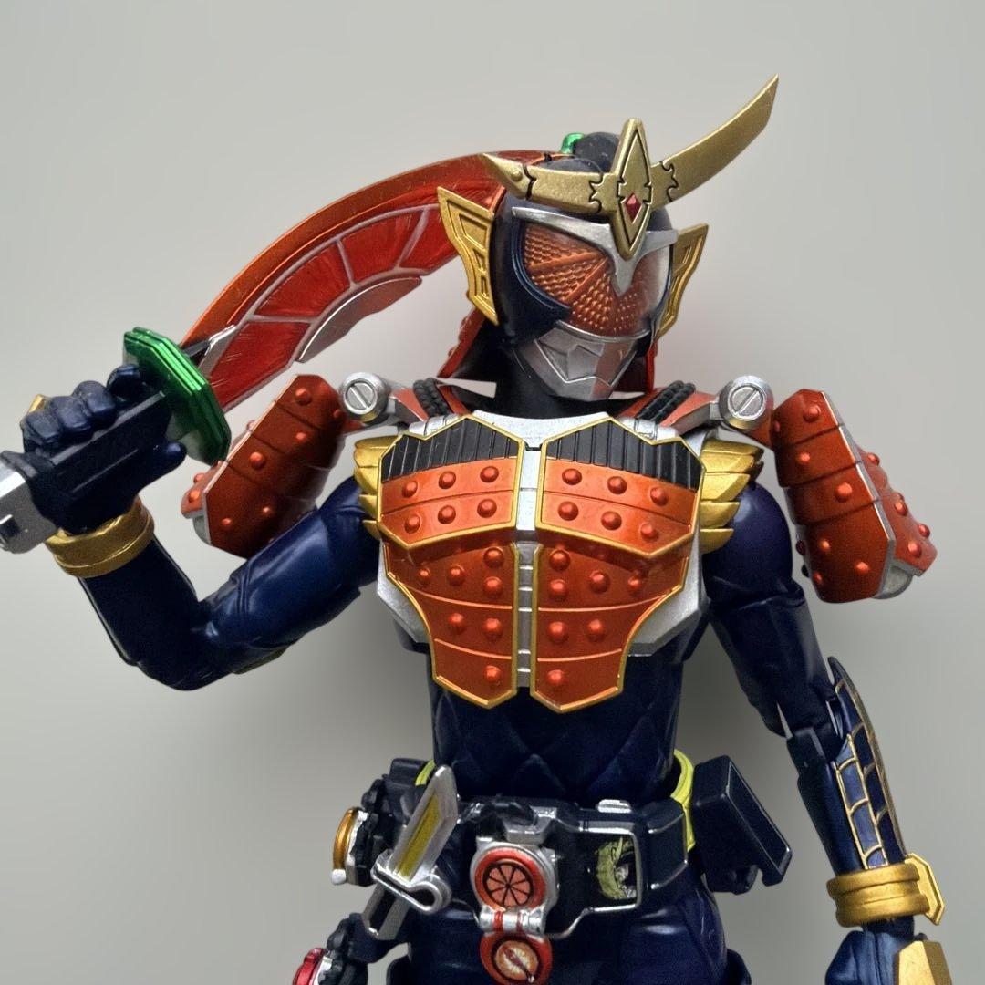 S.H.フィギュアーツ 真骨彫 仮面ライダー鎧武 【中古】