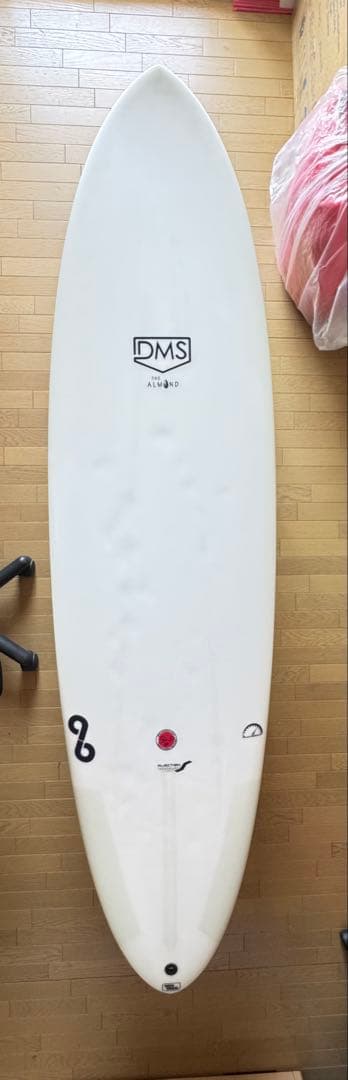 DMSサーフボードアーモンドモデル　EPS使用