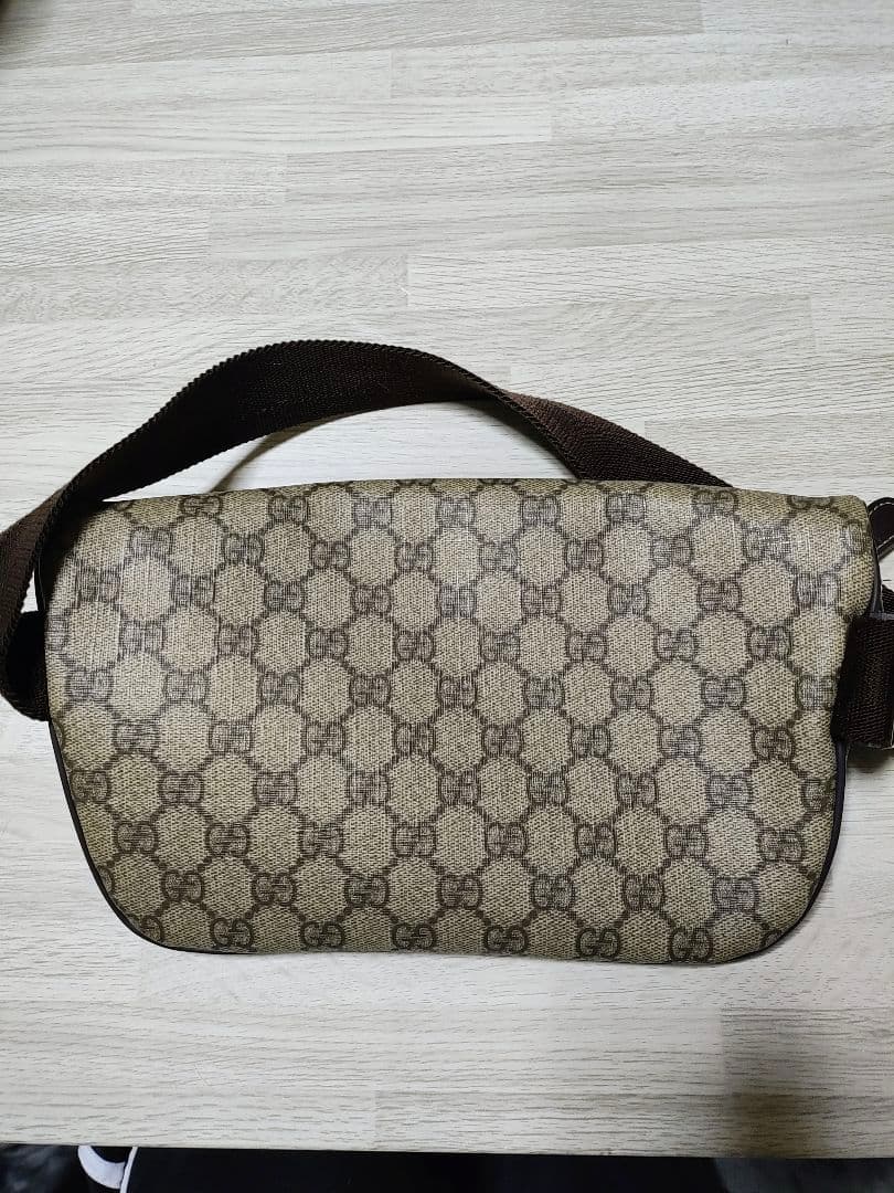 Gucci　ウエストバッグ　GGスプリーム