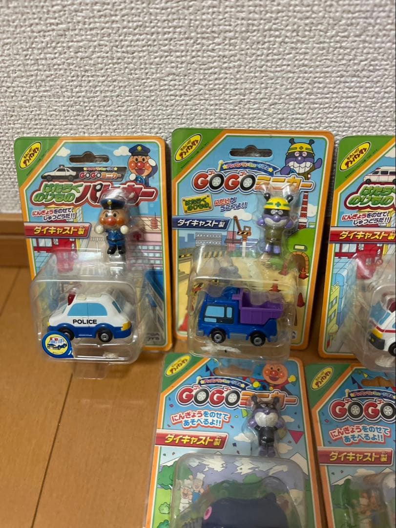 アンパンマン GOGOミニカーセット 16個